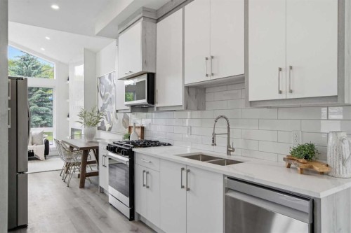 8518 33 Avenue Nw, Calgary, AB 