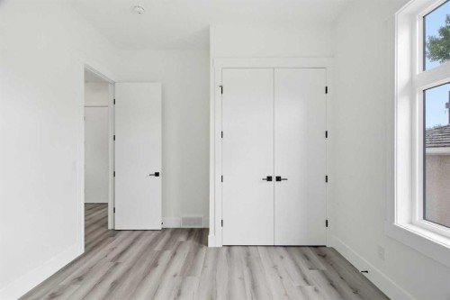 8518 33 Avenue Nw, Calgary, AB 