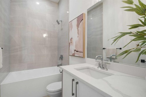 8518 33 Avenue Nw, Calgary, AB 