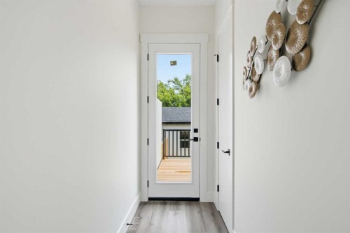 8518 33 Avenue Nw, Calgary, AB 
