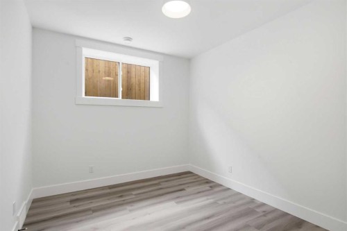 8518 33 Avenue Nw, Calgary, AB 