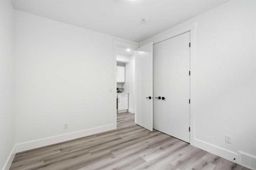 8518 33 Avenue Nw, Calgary, AB 