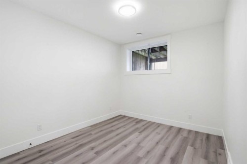 8518 33 Avenue Nw, Calgary, AB 