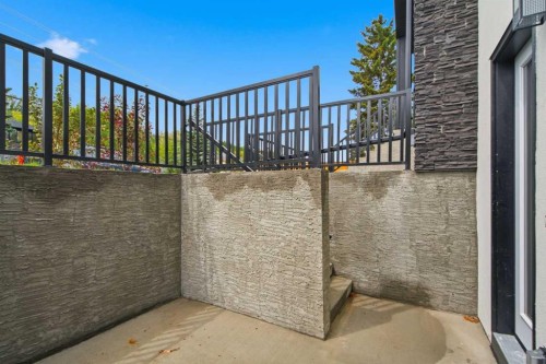 8518 33 Avenue Nw, Calgary, AB 