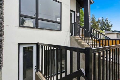 8518 33 Avenue Nw, Calgary, AB 