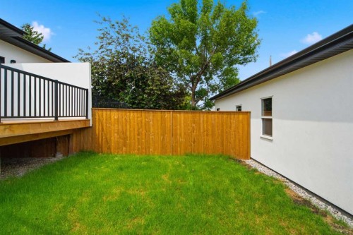 8518 33 Avenue Nw, Calgary, AB 