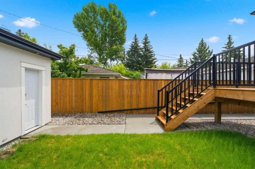 8518 33 Avenue Nw, Calgary, AB 