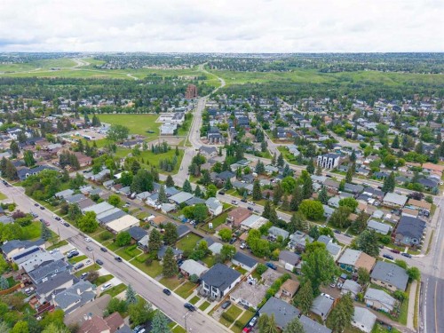8518 33 Avenue Nw, Calgary, AB 