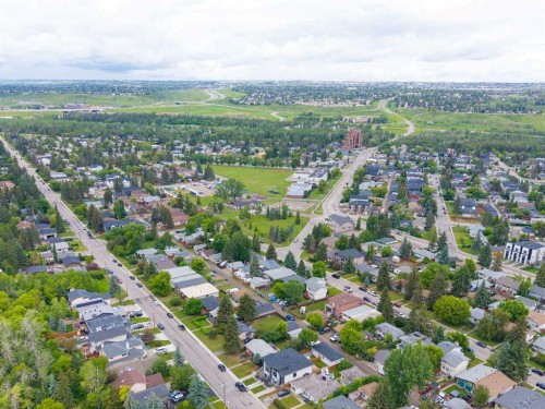 8518 33 Avenue Nw, Calgary, AB 