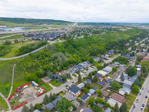 8518 33 Avenue Nw, Calgary, AB 