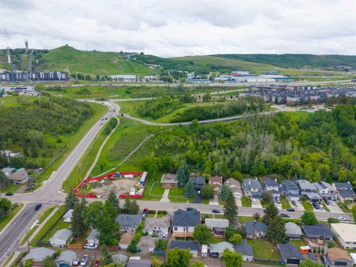8518 33 Avenue Nw, Calgary, AB 