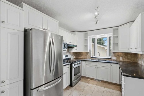 2835 63 Avenue Sw, Calgary, AB 