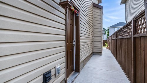 110 Saddlecrest Landing Ne, Calgary, AB 
