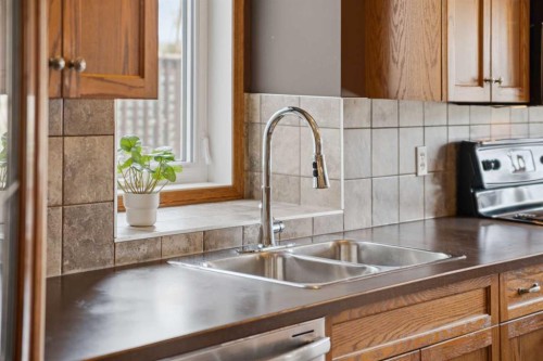 499 Highland Close, Strathmore, AB 