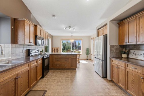499 Highland Close, Strathmore, AB 