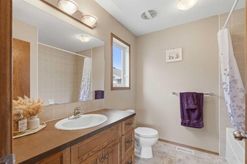499 Highland Close, Strathmore, AB 