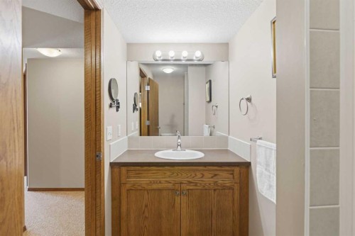 499 Highland Close, Strathmore, AB 
