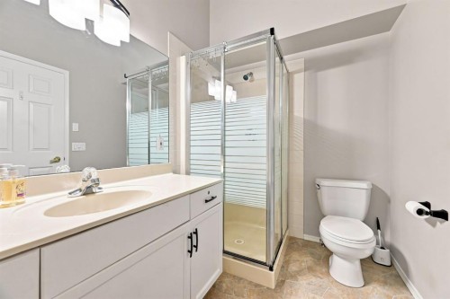 4 Douglasview Park Se, Calgary, AB 