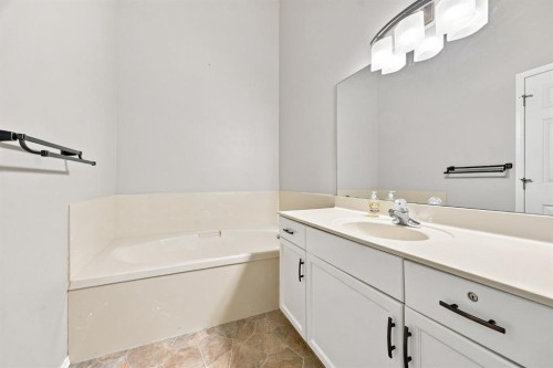 4 Douglasview Park Se, Calgary, AB 