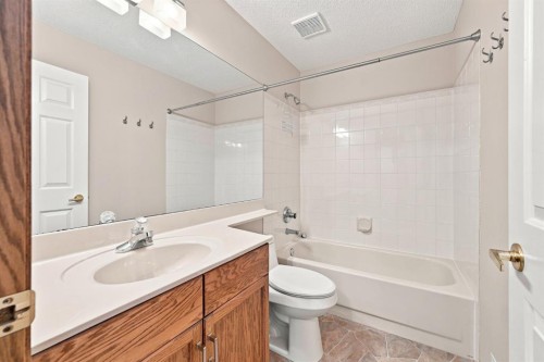 4 Douglasview Park Se, Calgary, AB 