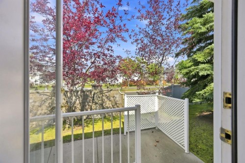 4 Douglasview Park Se, Calgary, AB 
