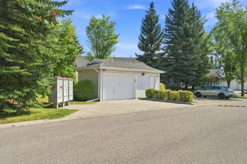 4 Douglasview Park Se, Calgary, AB 