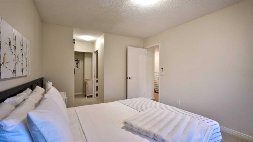 40 Vandoos Villas Nw, Calgary, AB 