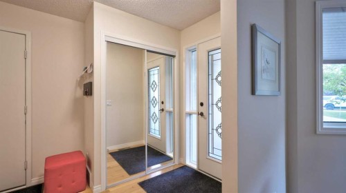 40 Vandoos Villas Nw, Calgary, AB 