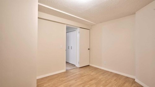 40 Vandoos Villas Nw, Calgary, AB 