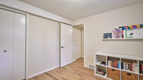 40 Vandoos Villas Nw, Calgary, AB 
