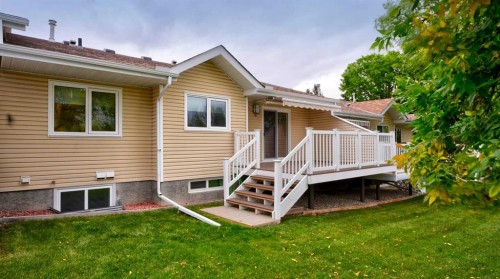 40 Vandoos Villas Nw, Calgary, AB 