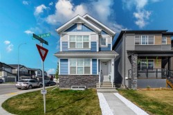 8 CORNER GLEN Avenue NE Calgary, AB T3N 2L6