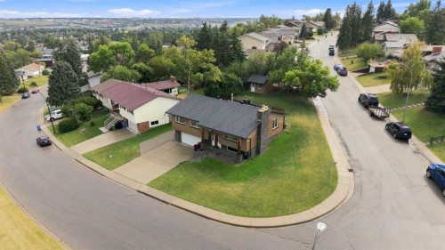 615 63 Avenue Nw, Calgary, AB 