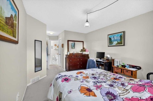 6 Harvest Grove Green Ne, Calgary, AB 