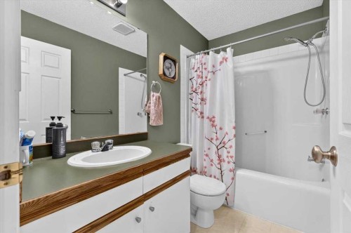 6 Harvest Grove Green Ne, Calgary, AB 