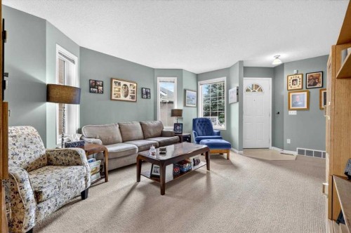 6 Harvest Grove Green Ne, Calgary, AB 