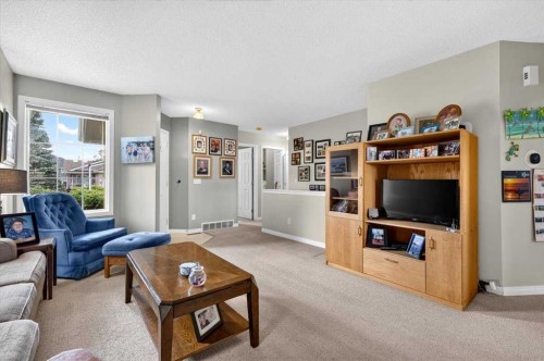 6 Harvest Grove Green Ne, Calgary, AB 