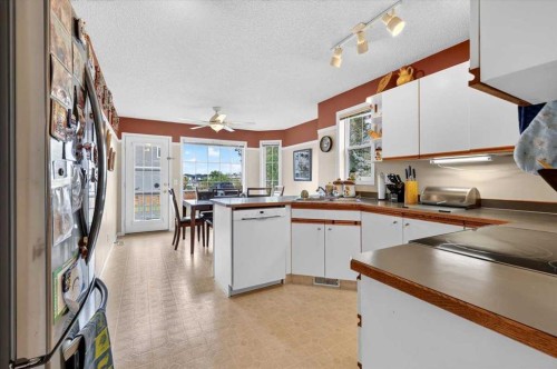 6 Harvest Grove Green Ne, Calgary, AB 