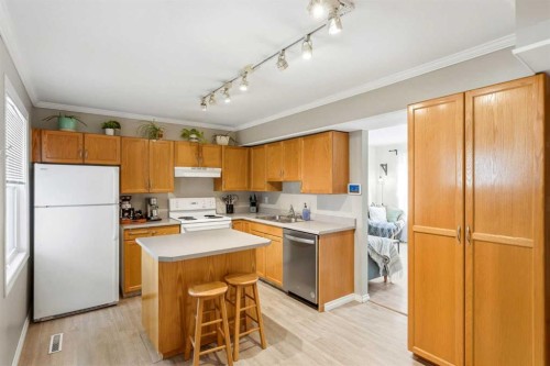 442 Regal Park Ne, Calgary, AB 