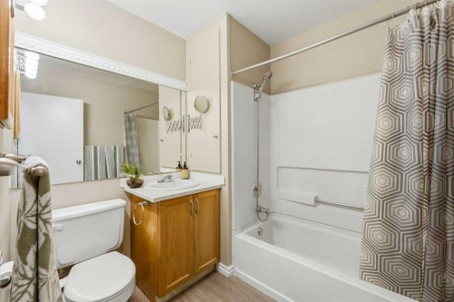 442 Regal Park Ne, Calgary, AB 