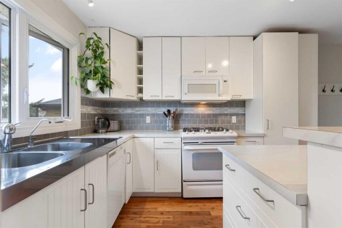 3708 66 Street Nw, Calgary, AB 