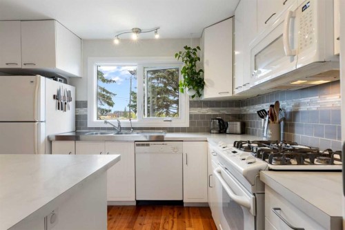 3708 66 Street Nw, Calgary, AB 