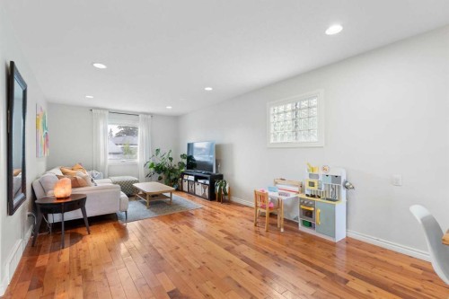 3708 66 Street Nw, Calgary, AB 