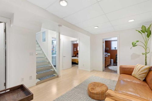 3708 66 Street Nw, Calgary, AB 