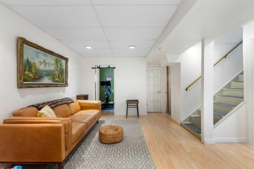 3708 66 Street Nw, Calgary, AB 