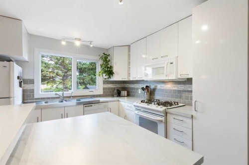 3708 66 Street Nw, Calgary, AB 