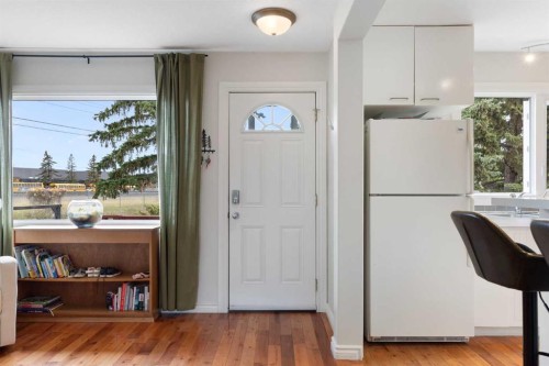 3708 66 Street Nw, Calgary, AB 