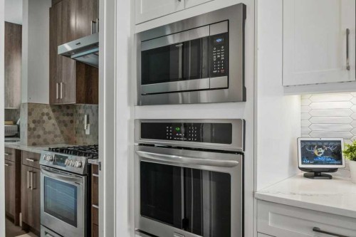 244 Sandpiper Boulevard, Chestermere, AB - Indoor Photo Showing Kitchen