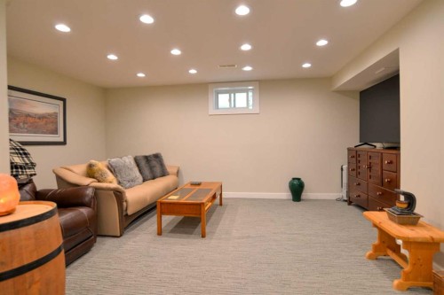 361 Capri Avenue Nw, Calgary, AB 