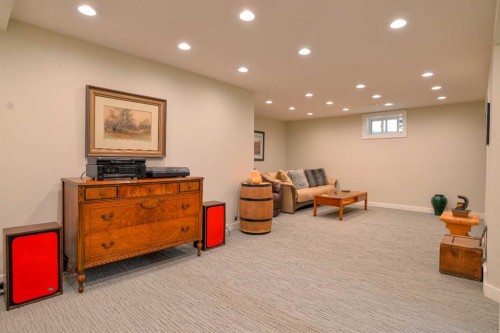 361 Capri Avenue Nw, Calgary, AB 